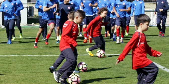 Antalyaspor’da Neşeli Antrenman