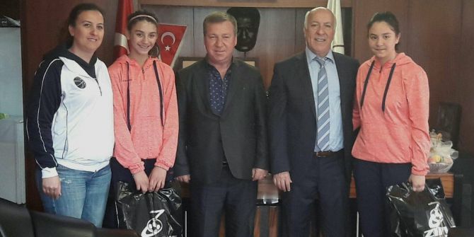 Milli Takımlar Kampına Seçilen Minik Sporculardan Başkan Uyan’a Ziyaret