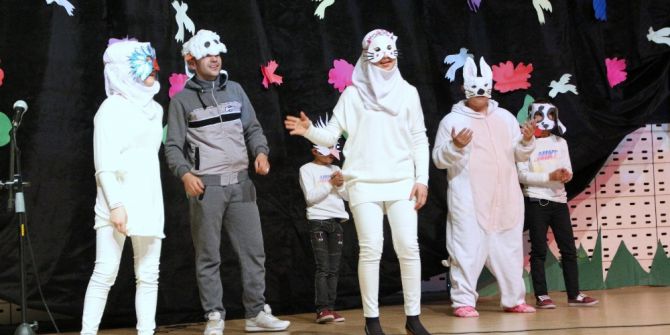 Suriyeli Öğrenci Topluluğundan Tiyatro Gösterisi