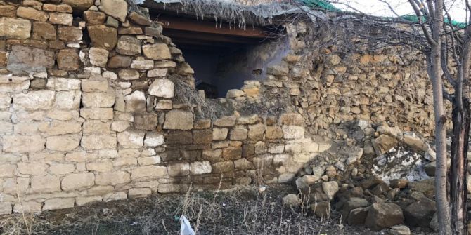 Horasan’daki Depremde Bazı Toprak Damlı Evlerde Hasar Oluştu