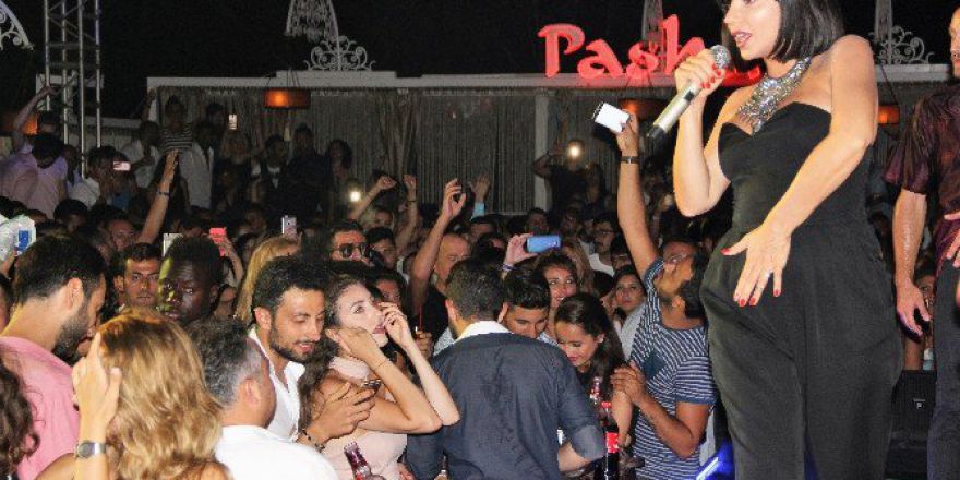 3 Aylı Hamile Olan Gülşen’e Şarkı Söylerken Yerinde Durmadı