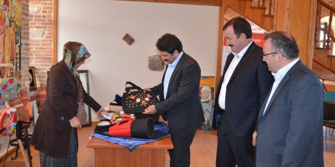 Seyitgazi’de "Hünerli Ellerde Hayat Bulanlar" Sergisi