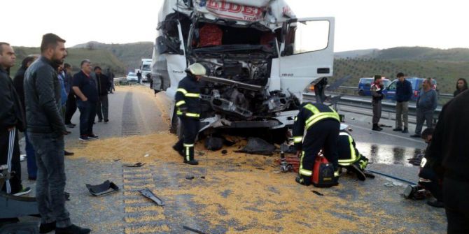 Manisa’da Tırlar Çarpıştı: 1 Yaralı