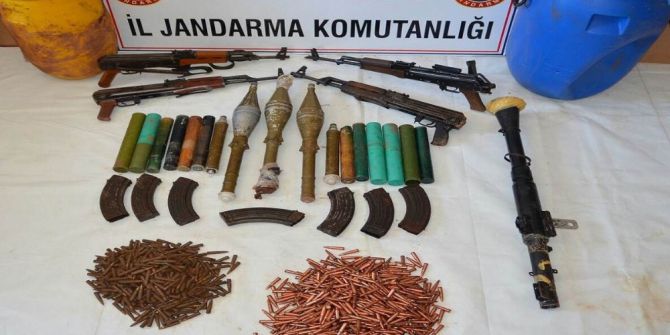 Tunceli’de C4 Patlayıcıyla Birlikte Yüklü Miktarda Mühimmat Ele Geçirildi