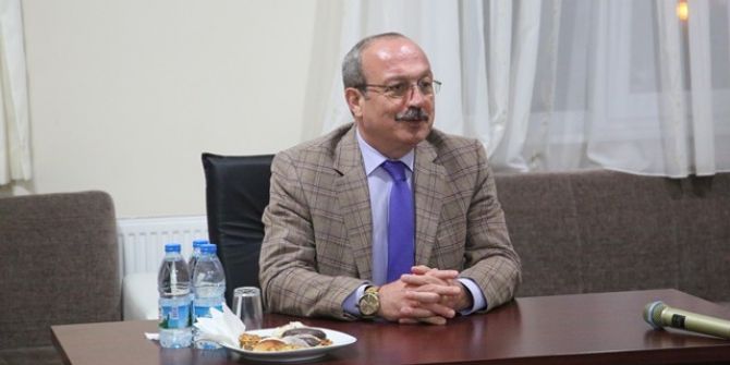 Emniyet Müdürü Mesleki Tecrübelerini Öğrencilerle Paylaştı