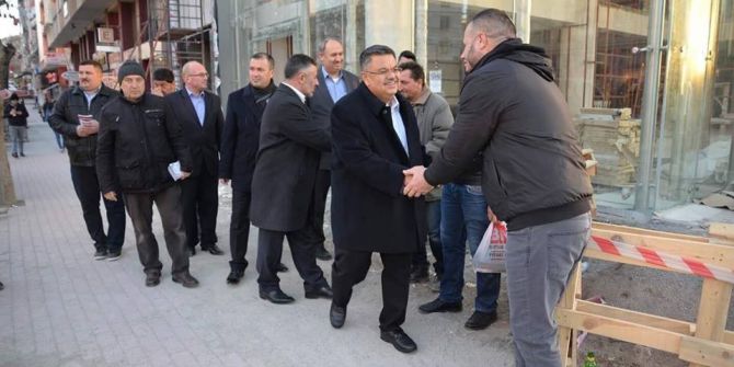 Başkanlar Esnaf Gezdi, Sokaktaki Vatandaşa Broşür Dağıttı