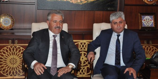 Bakan Arslan Uçaklarda Elektronik Cihaz Yasağını Değerlendirdi