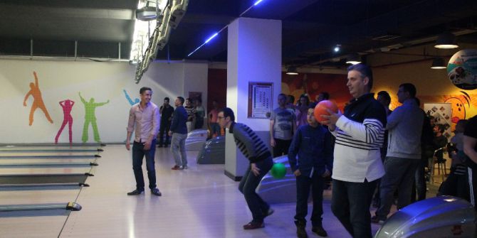 Uedaş Çalışanları Bowling Oynayarak Stres Atıyor