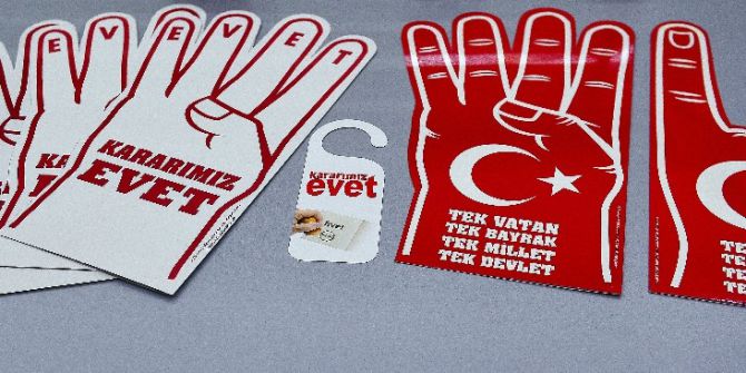 Karton Eldivenler, Seçimde Ön Planda