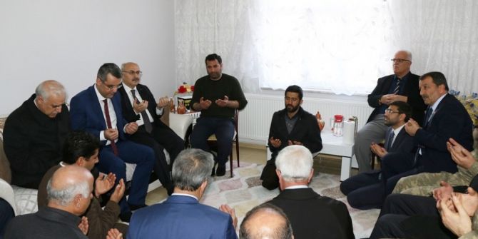 Vali Köşger, Şehit Aileleri Ve Kanaat Önderlerini Ziyaret Etti