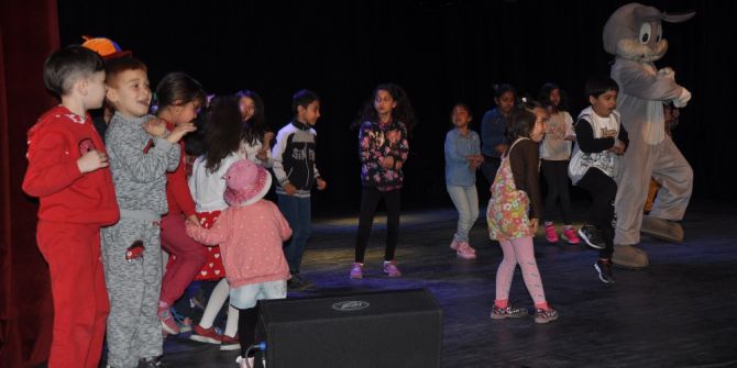 Minikler, Masal Kahramanları Müzikalinde Stres Attılar