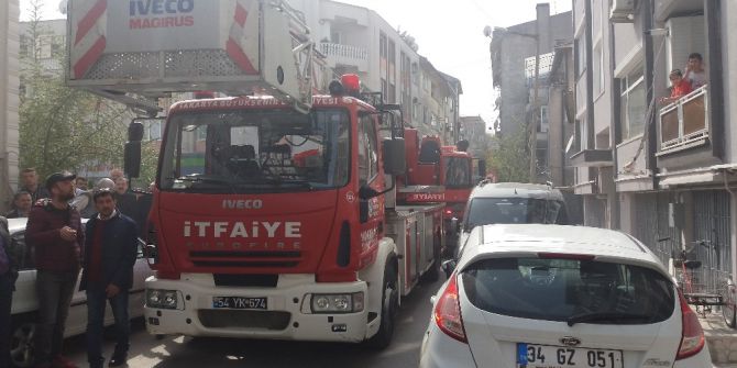 Çıkan Yangında Yaşlı Kadın Ve Torunu Dumandan Etkilendi