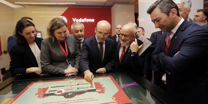 Başbakan Yardımcısı Şimşek Ve Ulaştırma Bakanı Arslan, Vodafone Standını Ziyaret Etti