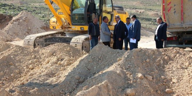 Demirkol Dağeteği Mahallesinde Yol Yapım Çalışmalarını İnceledi