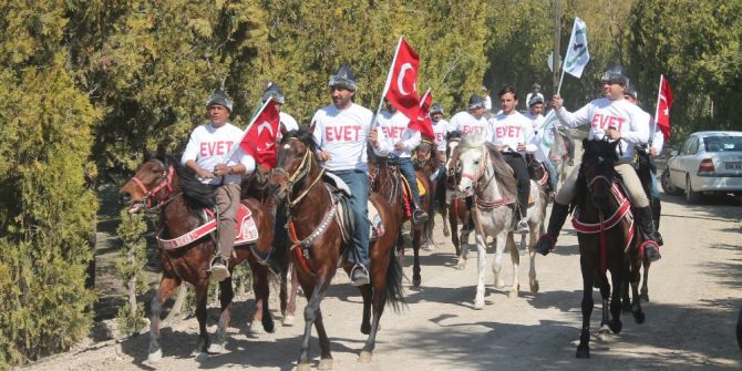 Konya’da Referandum İçin Atlı Evet Çağrısı