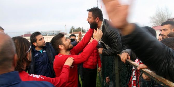 Samsunsporlu Futbolcular İle Taraftarlar Arasında Gerginlik