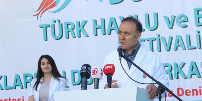 Protokol Bornoz Giyip Sokağa Döküldü