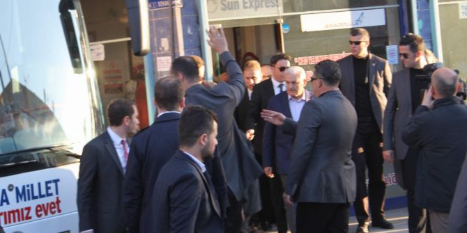 Başbakan Binali Yıldırım Çay İçmeye Davet Eden Esnafı Kırmadı