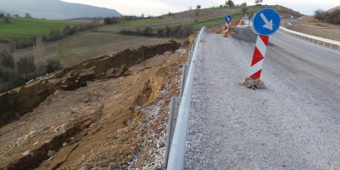 Tavşanlı-emet Karayolu Heyelan Nedeniyle Kısmen Kapandı