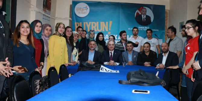 Bakan Özlü’den Gençlere Tavsiye: “Adaletli Olacağız”