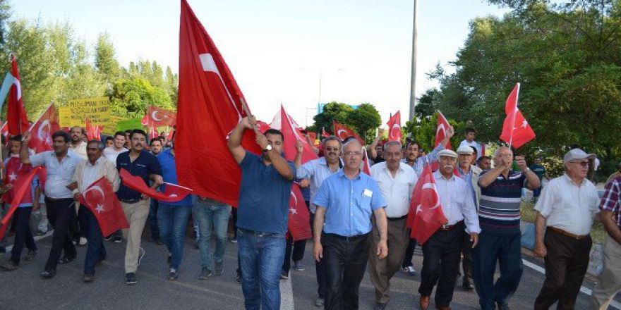 Adilcevaz’da Demokrasi Ve Bayrak Yürüyüşü