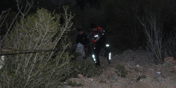 Yamaç Paraşütçüleri Uçurumdan Yuvarlandı:2 Yaralı