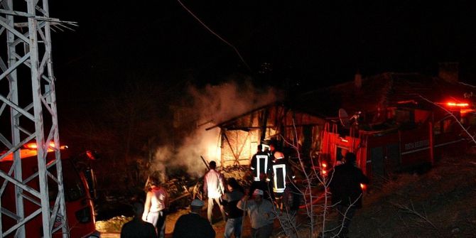 İmam Minareden Yangın Var Diye Anons Etti, Faciadan Dönüldü