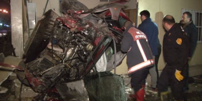 Başkent’tekontrolden Çıkan Otomobil Muhtarlık Binasına Uçtu: 4 Ölü, 1 Yaralı