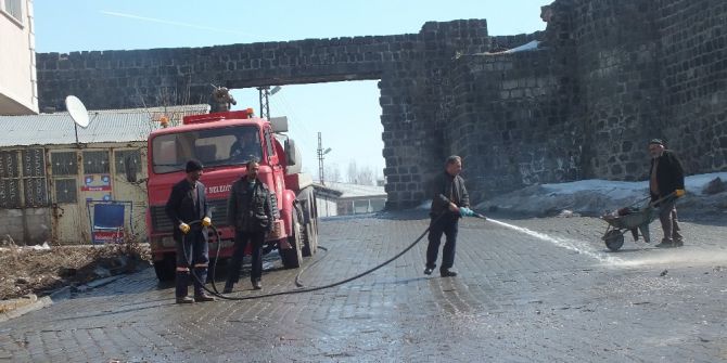 Malazgirt Belediyesinden Bahar Temizliği