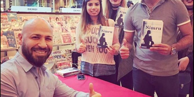 Kahraman Tazeoğlu,"simru"yu İmzaladı