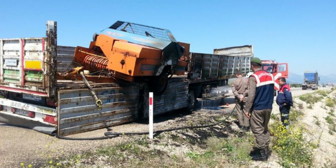 Hareket Halindeki Tır Alev Aldı