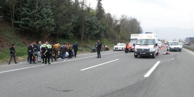 Tem Otoyolunda Motor Kazası: 1 Ölü, 2 Yaralı