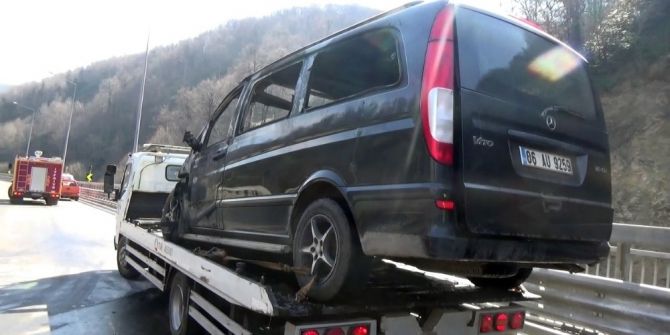 Lüks Minibüs Seyir Halindeyken Yandı