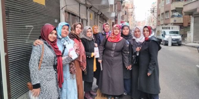 Ak Partili Kadınlar Sokaklarda