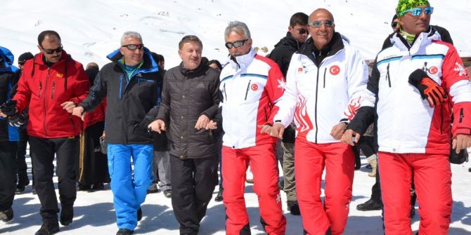 Hakkari’de Kar Festivali