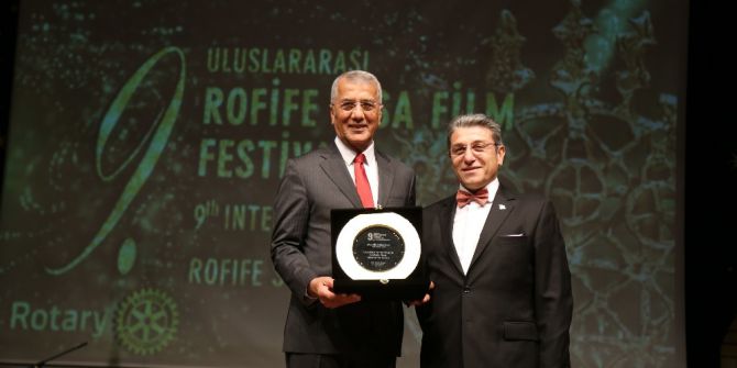 Başkan Tarhan’a ‘Sanat Dostu’ Plaketi