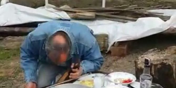 Kemençe Çalarken Düşüp Öldü