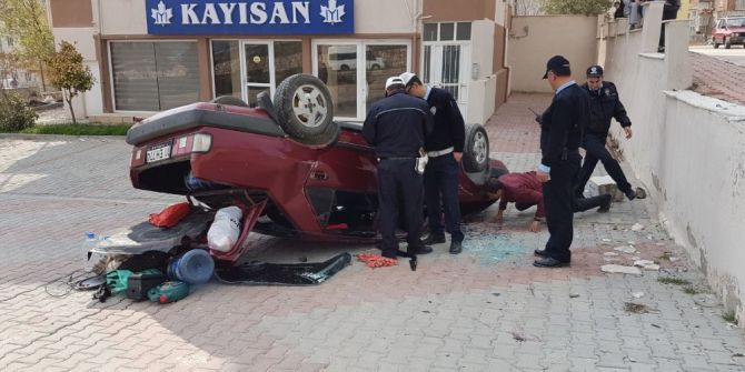 Takla Atan Otomobilden Sağ Kurtuldular