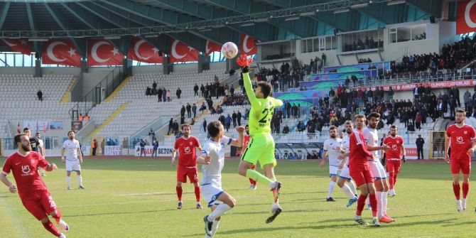 B.b. Erzurumspor: 2 - Pendikspor: 4