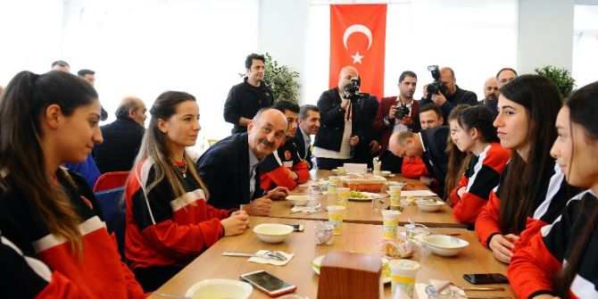 Müezzinoğlu: "Türk Milleti Zorlukları Birlikte Aşacak"