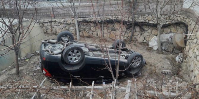 Duvarı Aşıp Aracı İle Bahçeye Düşen Bayan Sürücü Ağır Yaralandı