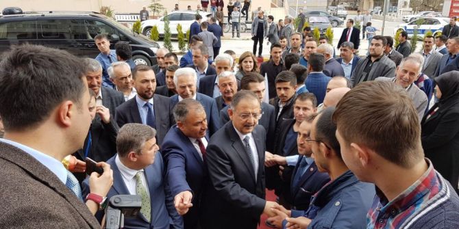 Bakan Özhaseki: “Hırsız İçerideyse Kapı Zor Kilit Tutuyor”