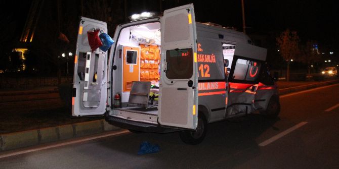 Elazığ’da Ambulansla Otomobil Çarpıştı: 2 Yaralı