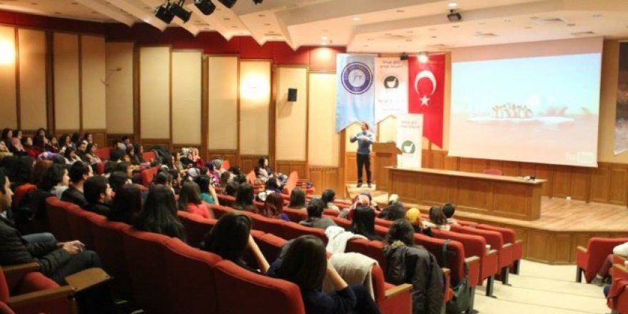 Genç Eczacılar E-gelişim Eğitimleri İle Mesleğe Hazırlanıyor