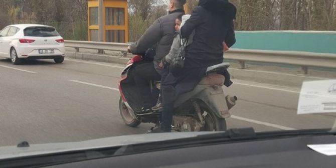 Bursa’da Motosiklet Üzerinde Tehlikeli Yolculuk