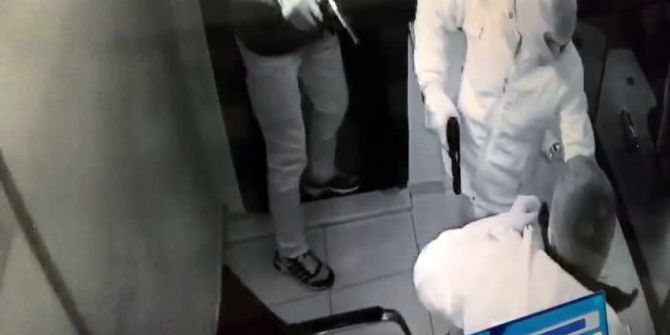 Elektronik Cihazları Çuvala Doldurdular