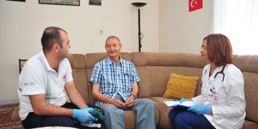 Kepez’de Evde Sağlık Hizmetleri Devam Ediyor