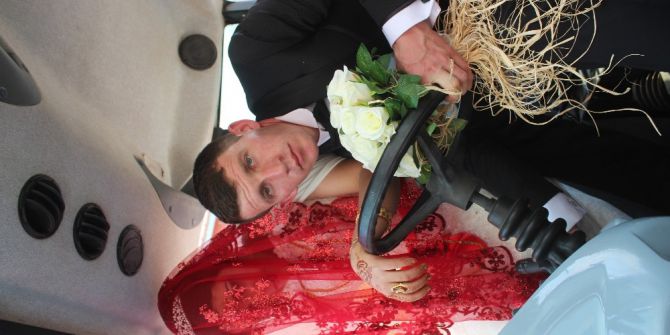 Temizlik Aracını Gelin Arabası Yaptı