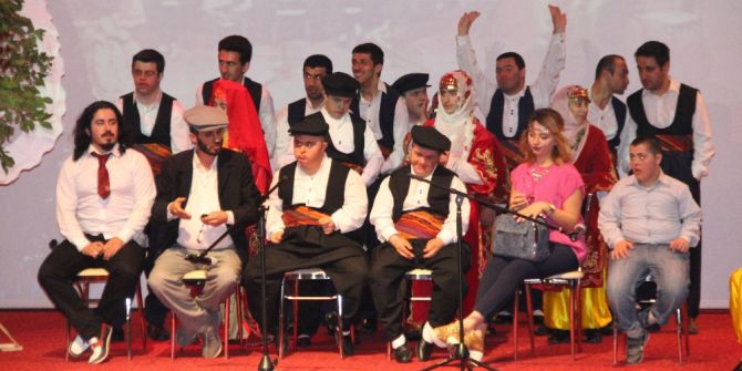 Down Sendromlu Çocuklar, Tiyatro İle Güldürdü