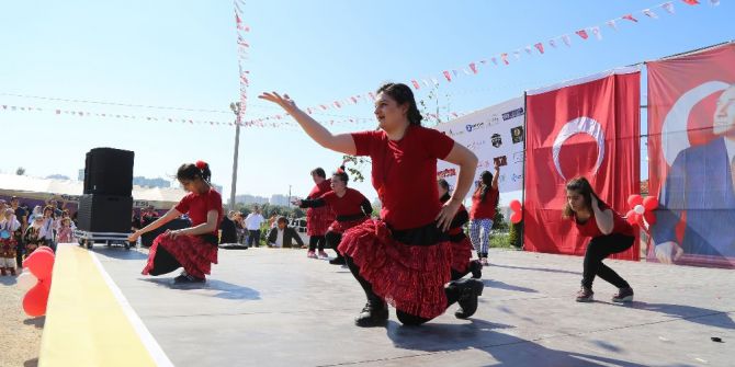 Down Sendromlu Çocuklar, ‘Çilli Bom’ Dansıyla Coştu